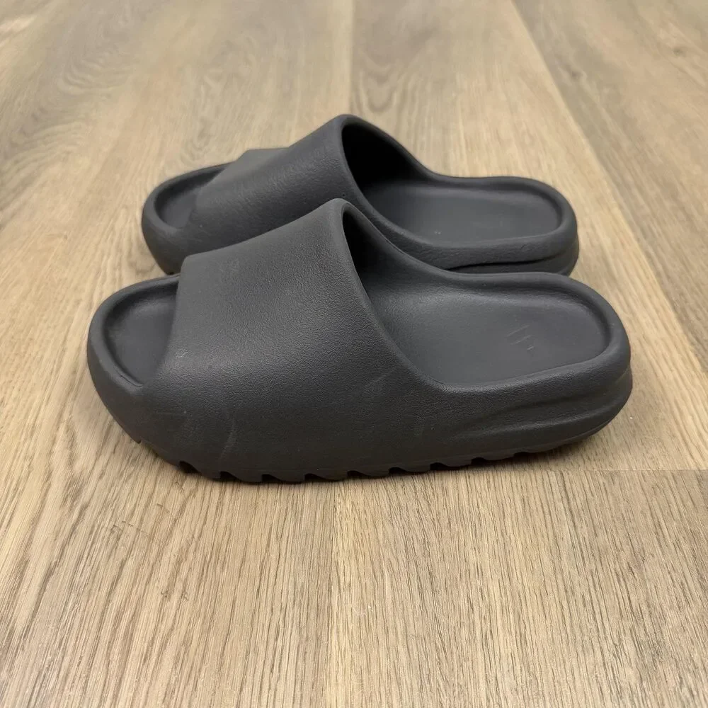 Yeezy Foam Slide Sandals in Black
